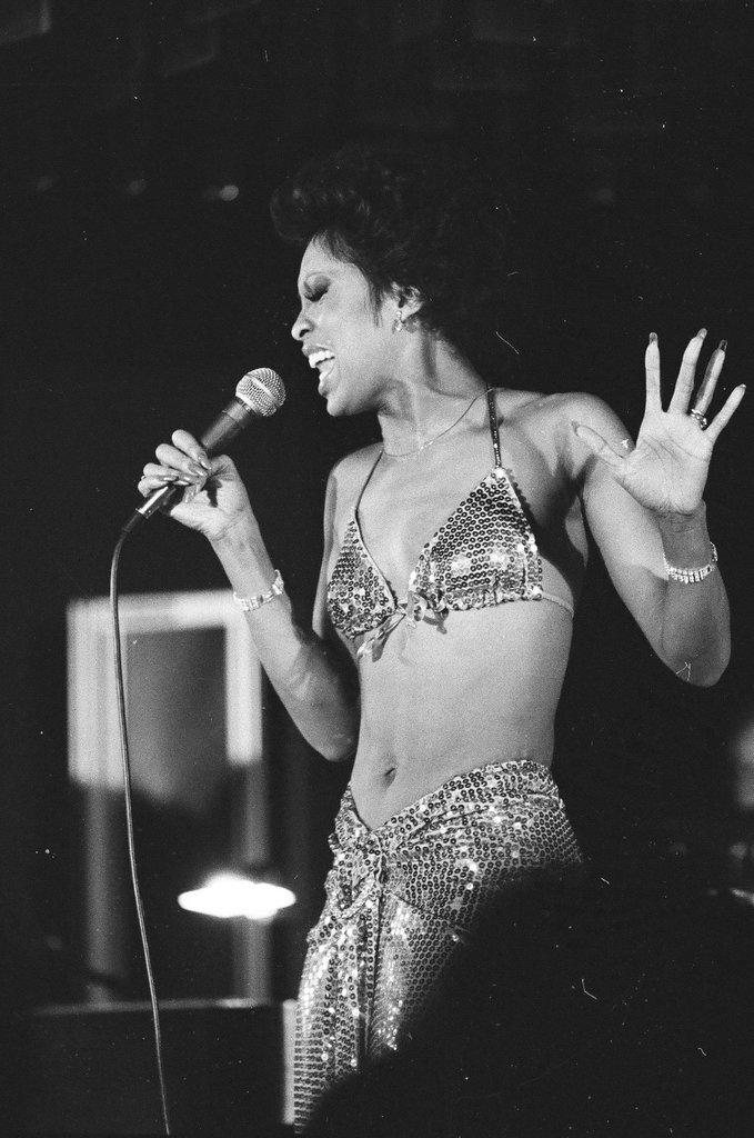 Lola Falana performs at the Blue Max - Randy B. Leffingwell for Chicago Sun-Times