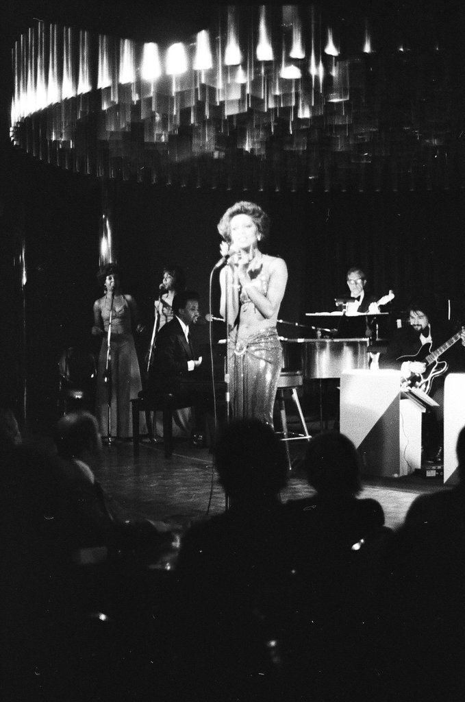 Lola Falana performs at the Blue Max - Randy B. Leffingwell for Chicago Sun-Times