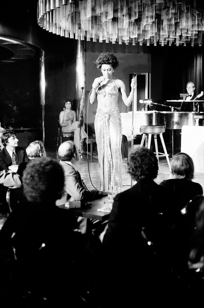 Lola Falana performs at the Blue Max - Randy B. Leffingwell for Chicago Sun-Times
