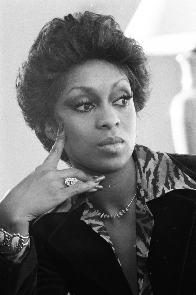 Lola Falana sitting on a couch - Fred Stein for Chicago Daily News