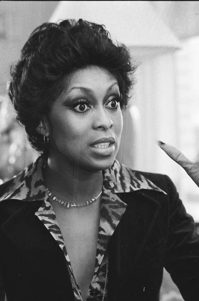 Lola Falana sitting on a couch - Fred Stein for Chicago Daily News