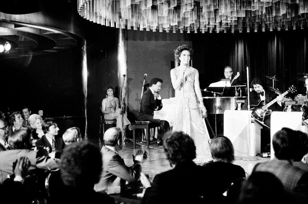 Lola Falana performs at the Blue Max - Randy B. Leffingwell for Chicago Sun-Times