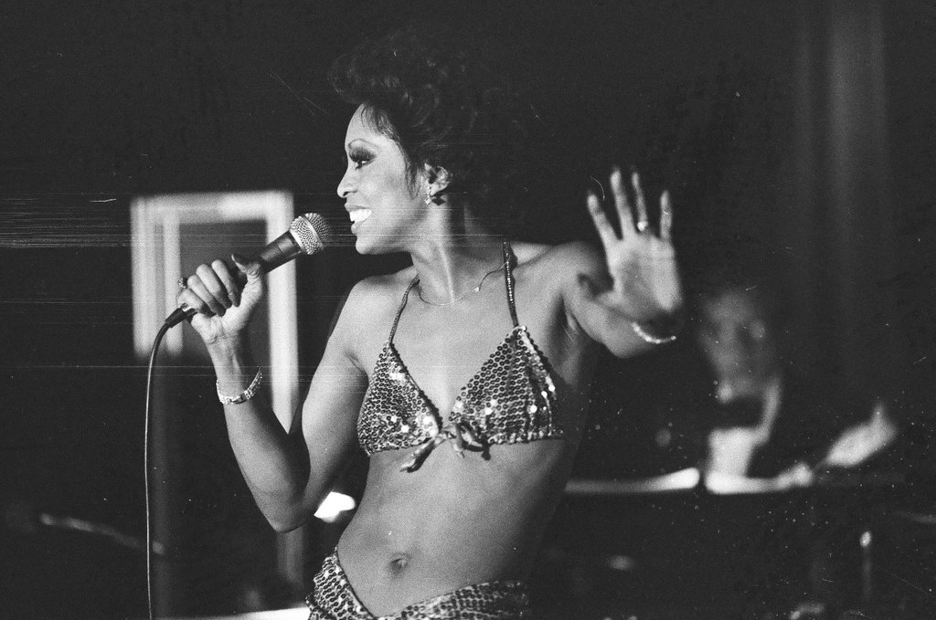 Lola Falana performs at the Blue Max - Randy B. Leffingwell for Chicago Sun-Times