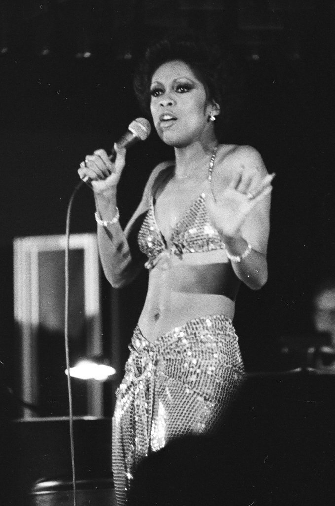 Lola Falana performs at the Blue Max - Randy B. Leffingwell for Chicago Sun-Times