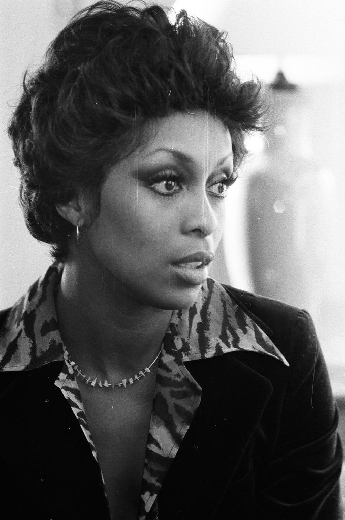 Lola Falana sitting on a couch - Fred Stein for Chicago Daily News