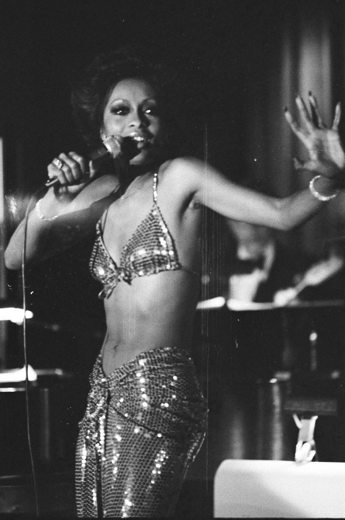 Lola Falana performs at the Blue Max - Randy B. Leffingwell for Chicago Sun-Times