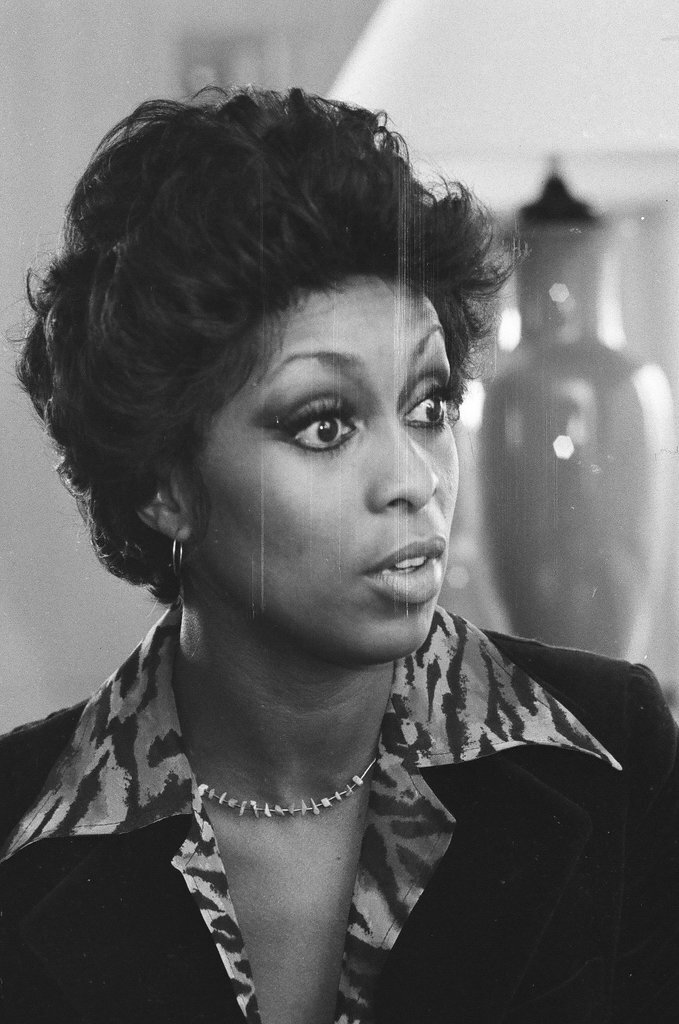 Lola Falana sitting on a couch - Fred Stein for Chicago Daily News
