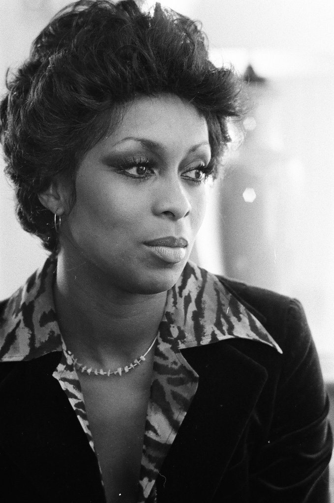 Lola Falana sitting on a couch - Fred Stein for Chicago Daily News