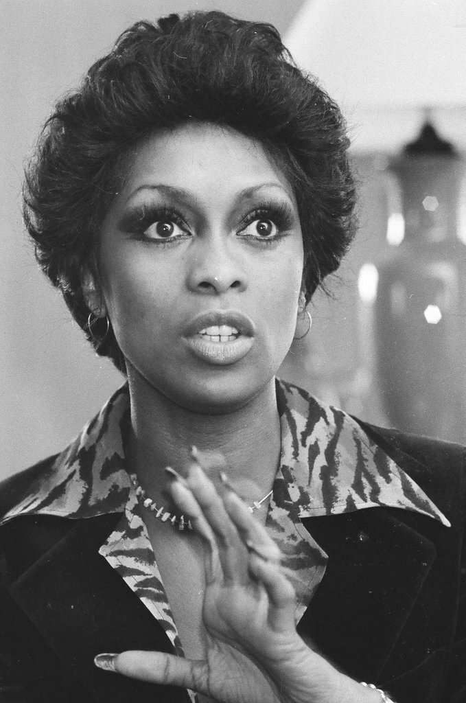 Lola Falana sitting on a couch - Fred Stein for Chicago Daily News