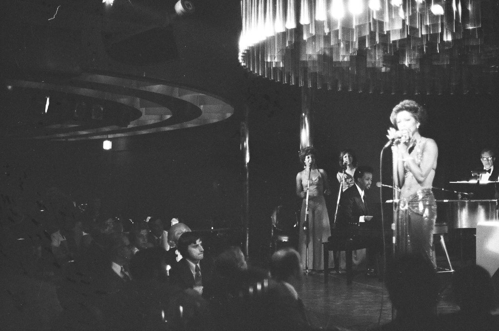 Lola Falana performs at the Blue Max - Randy B. Leffingwell for Chicago Sun-Times