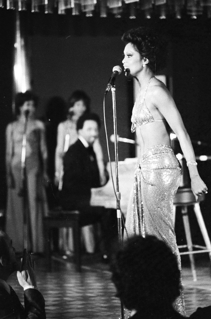 Lola Falana performs at the Blue Max - Randy B. Leffingwell for Chicago Sun-Times