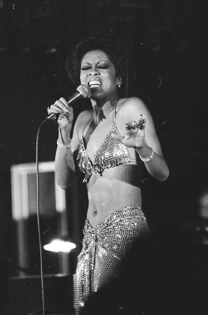 Lola Falana performs at the Blue Max - Randy B. Leffingwell for Chicago Sun-Times