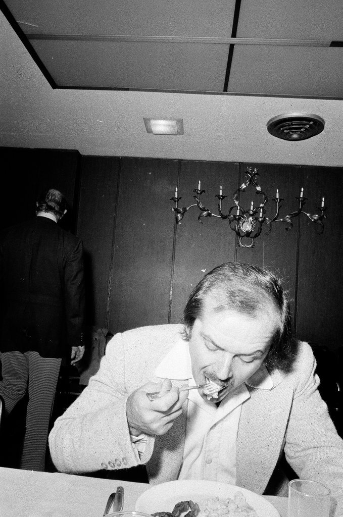 Jack Nicholson at a restaurant - John Tweedle for Chicago Sun-Times