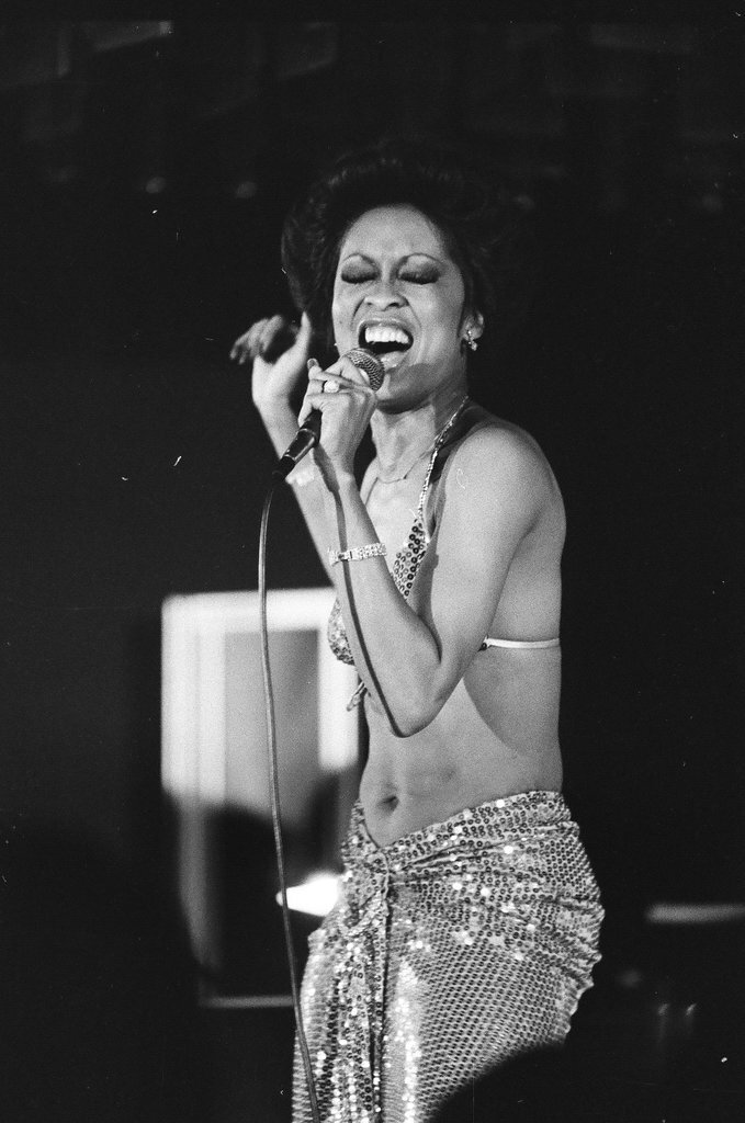 Lola Falana performs at the Blue Max - Randy B. Leffingwell for Chicago Sun-Times