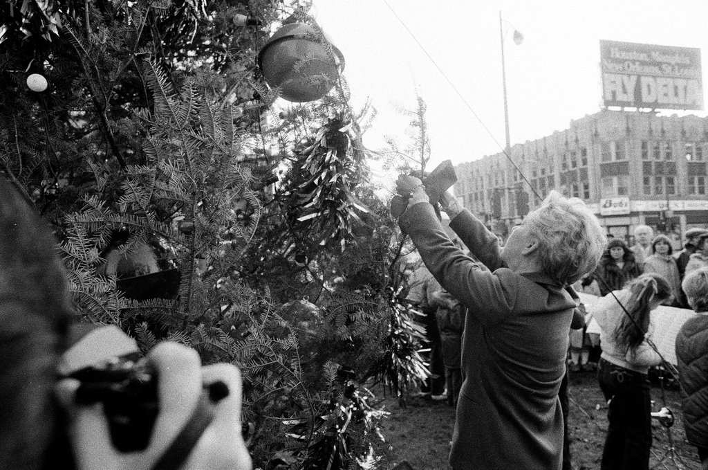 Mayor Jane M. Byrne lights Rogers Park Menorah - Jack Lenahan for Chicago Sun-Times