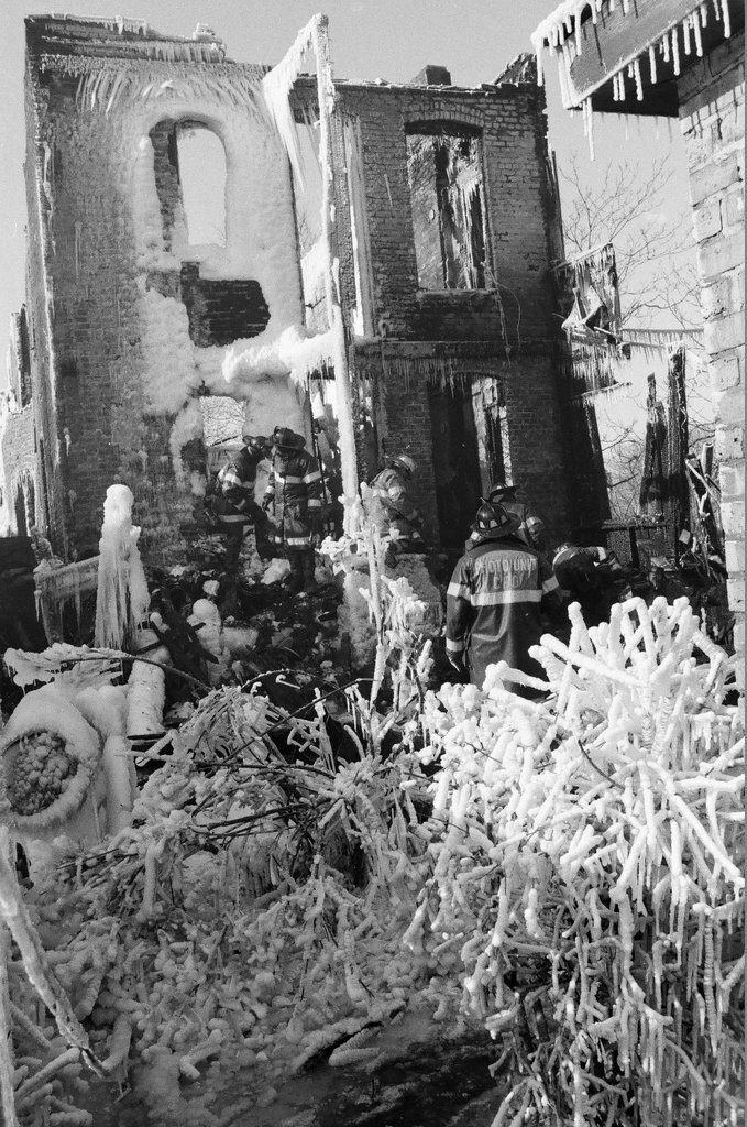 Firemen retrieve bodies from house fire - Al Podgorski for Chicago Sun-Times