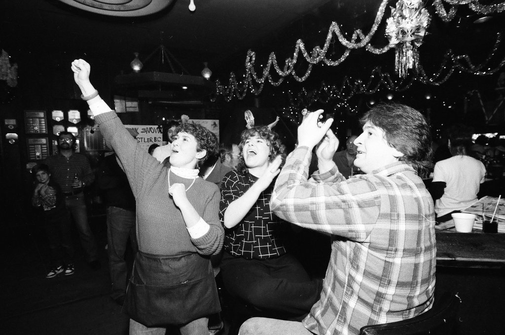 Fans react to Chicago Bears game at Friar Tuck's - Gene Pesek for Chicago Sun-Times