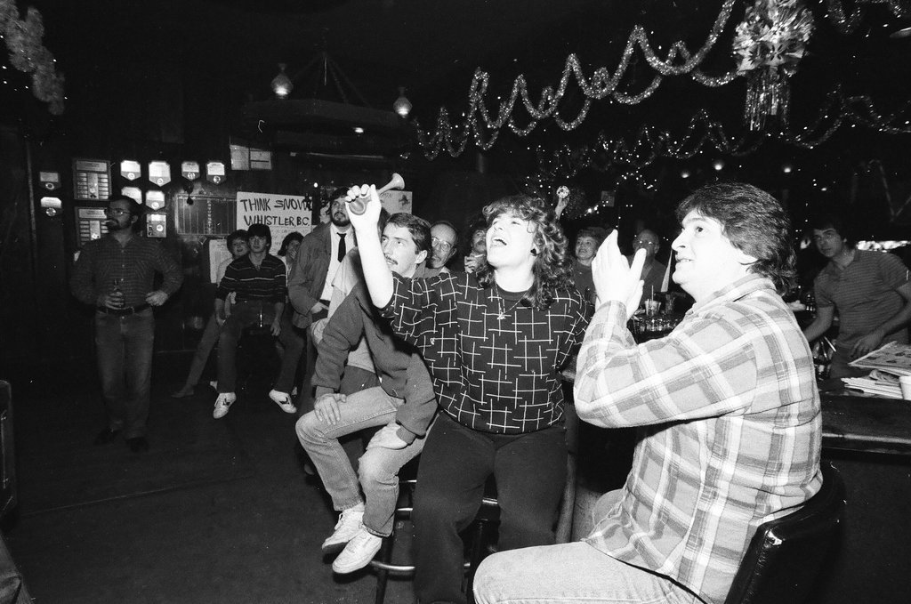 Fans react to Chicago Bears game at Friar Tuck's - Gene Pesek for Chicago Sun-Times