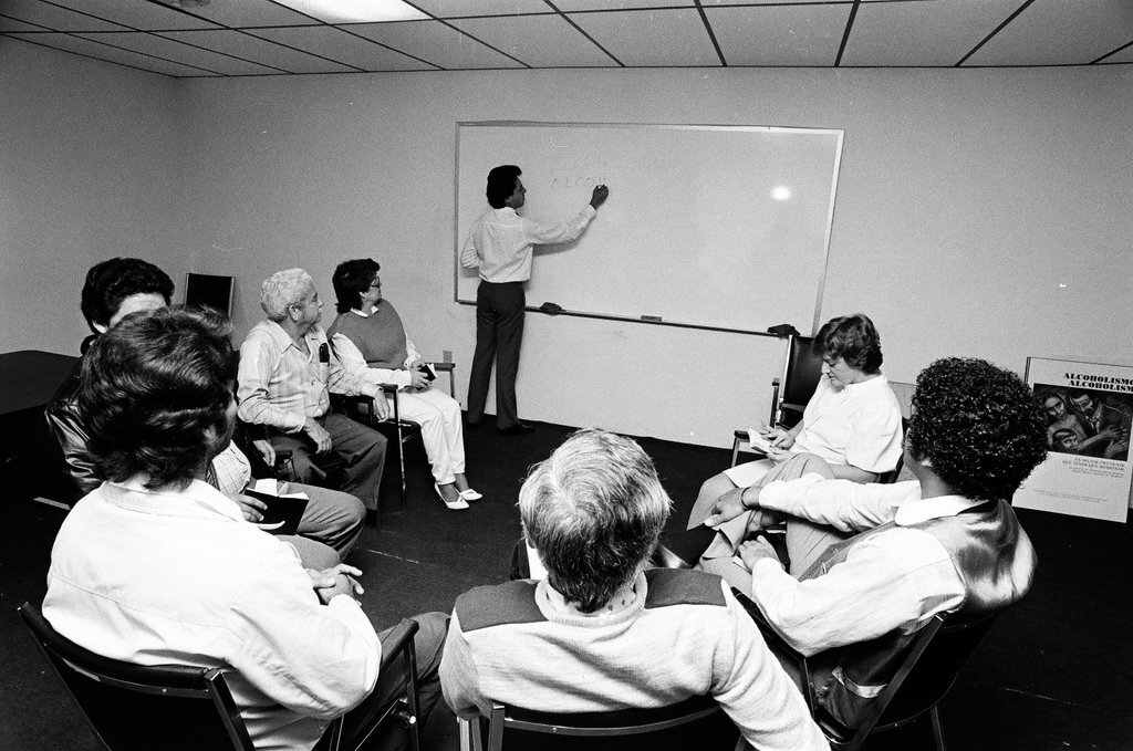 Group session at Hispanic Alcoholic Services - Bob Ringham for Chicago Sun-Times