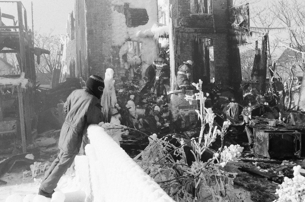 Firemen retrieve bodies from house fire - Al Podgorski for Chicago Sun-Times