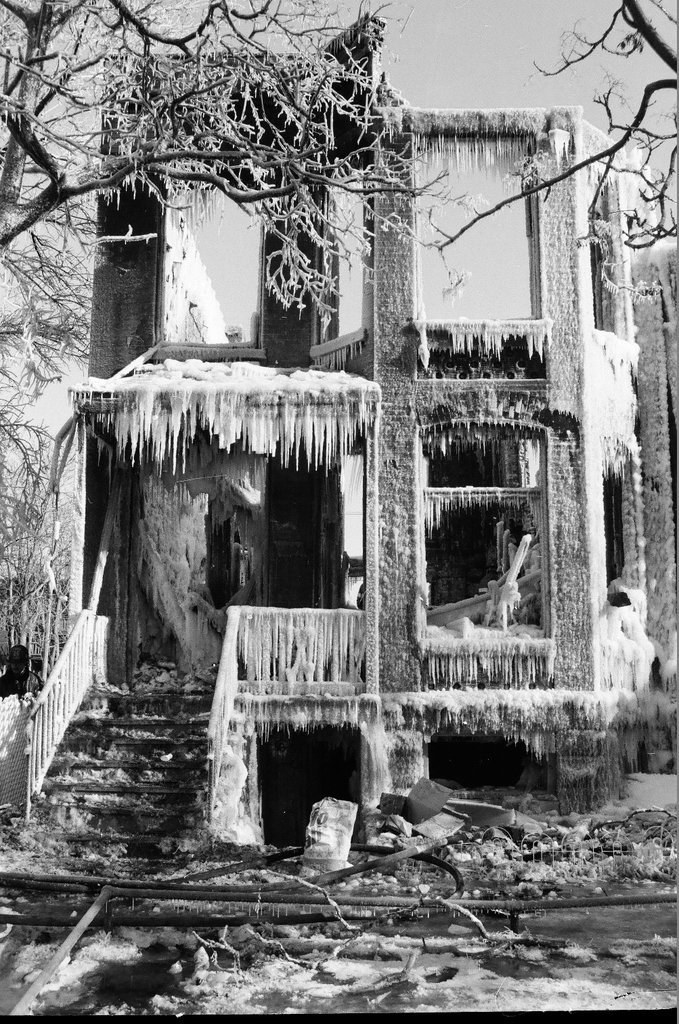Firemen retrieve bodies from house fire - Al Podgorski for Chicago Sun-Times