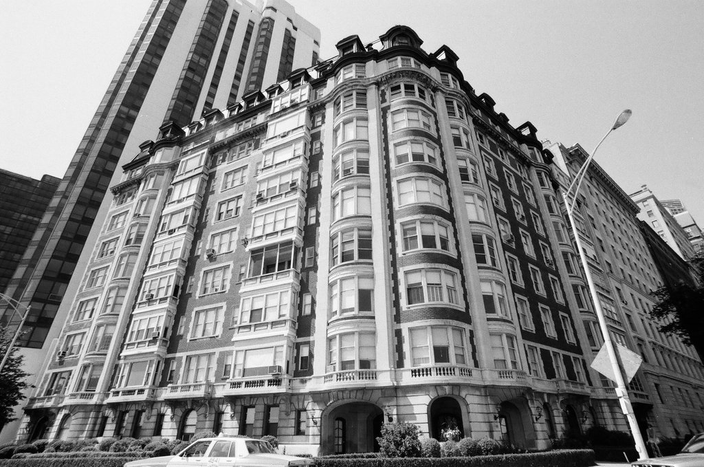 Exterior of 860-880 and 999 North Lake Shore Drive - Amanda Alcock for Chicago Sun-Times