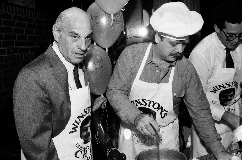 Fred Winston serves chili at Tony Roma's - Jack Lenahan for Chicago Sun-Times