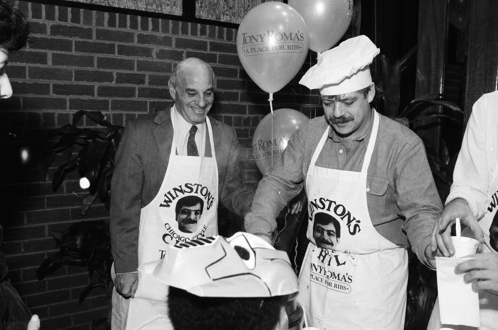 Fred Winston serves chili at Tony Roma's - Jack Lenahan for Chicago Sun-Times