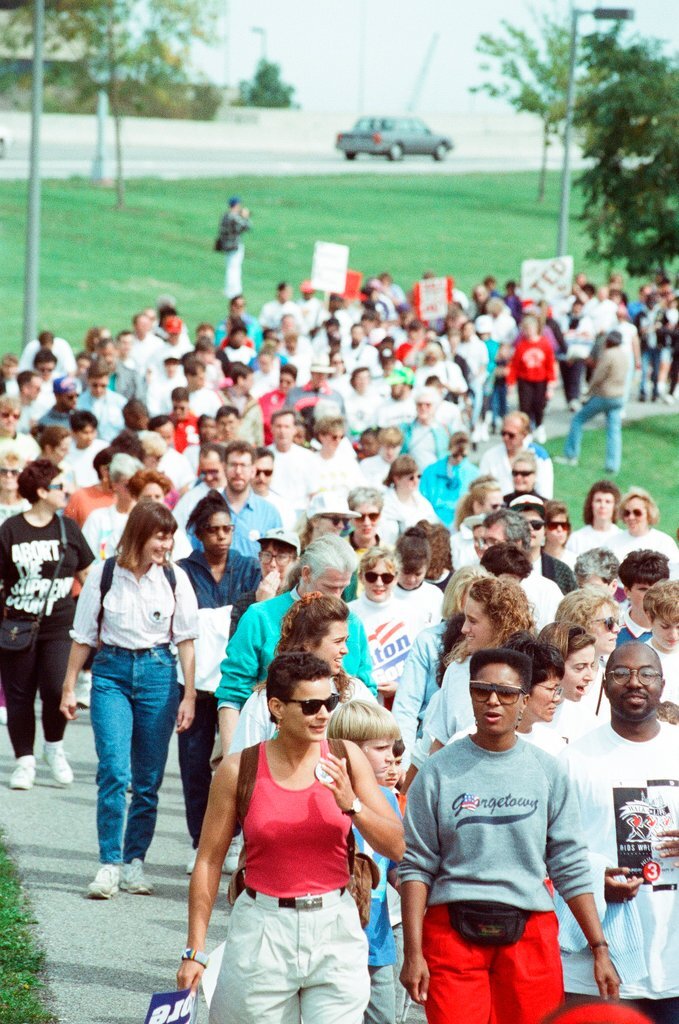 AIDS walk begins at Columbia Yacht Club - Amanda Alcock for Chicago Sun-Times