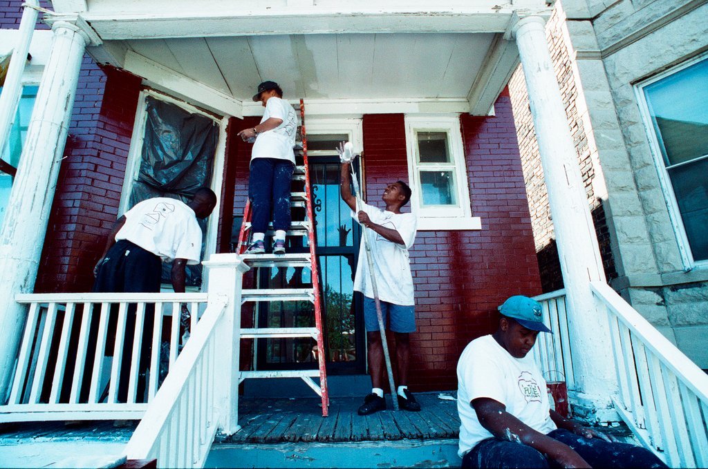 Teens from Look to the Future program paint a porch - Jon Sall for Chicago Sun-Times
