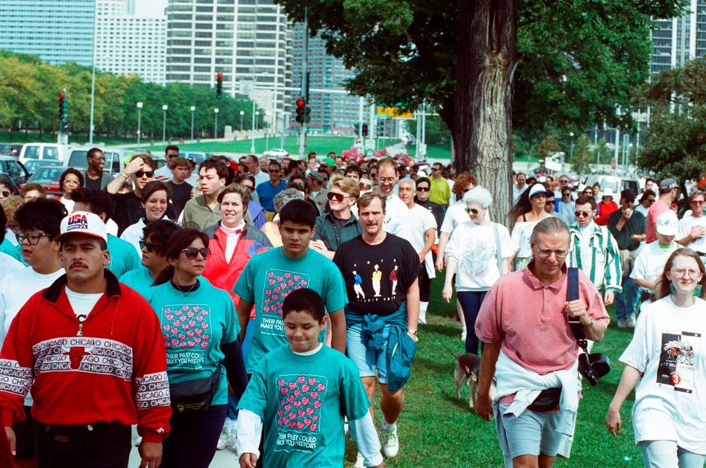 AIDS walk begins at Columbia Yacht Club - Amanda Alcock for Chicago Sun-Times