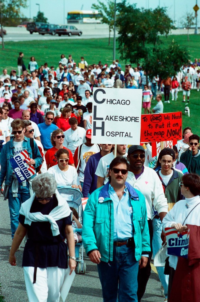 AIDS walk begins at Columbia Yacht Club - Amanda Alcock for Chicago Sun-Times