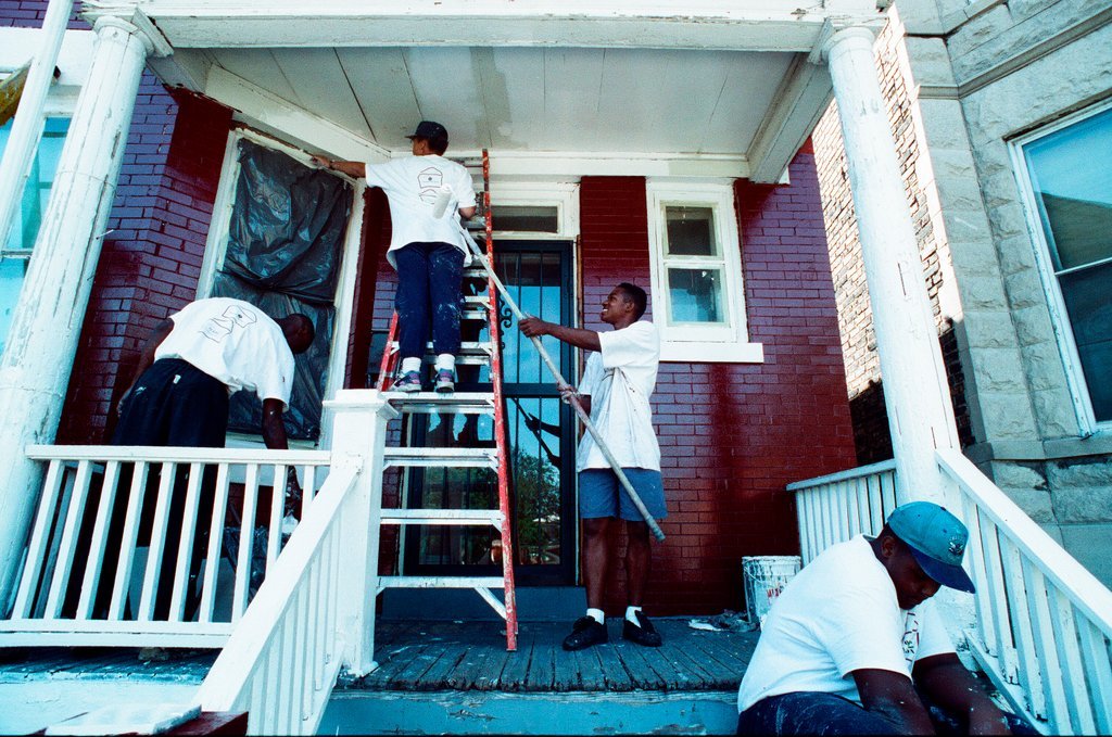 Teens from Look to the Future program paint a porch - Jon Sall for Chicago Sun-Times