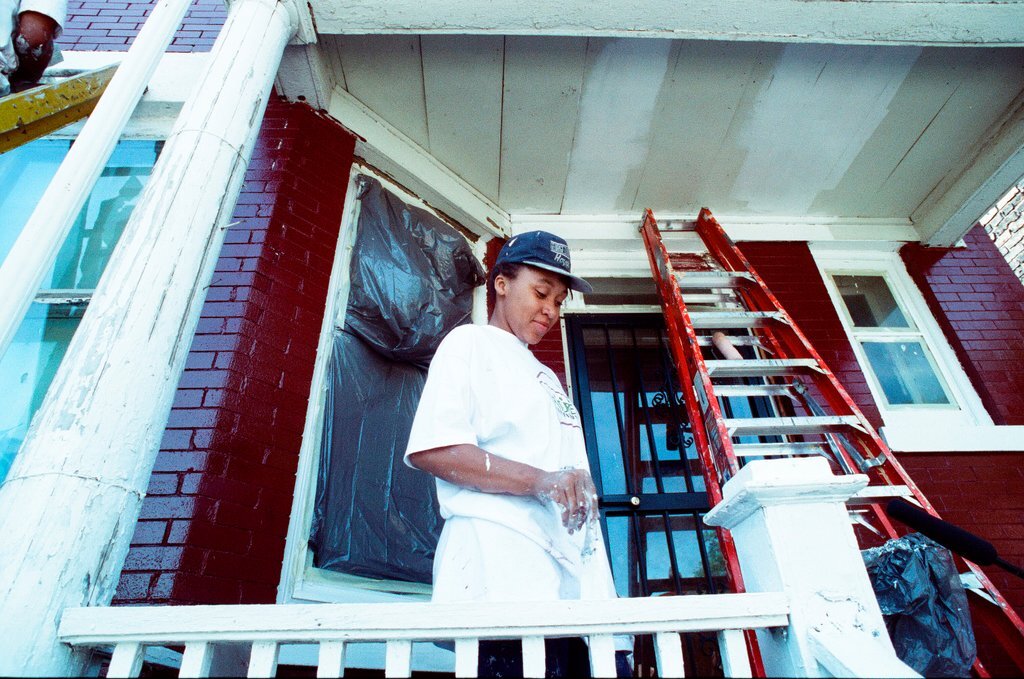 Teens from Look to the Future program paint a porch - Jon Sall for Chicago Sun-Times