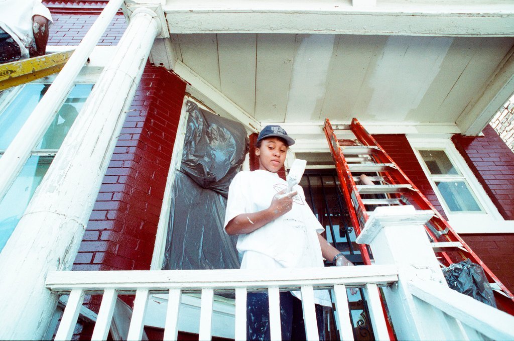 Teens from Look to the Future program paint a porch - Jon Sall for Chicago Sun-Times