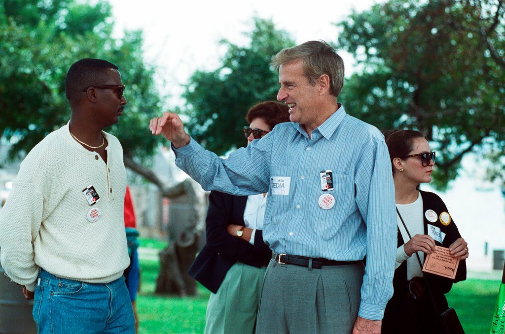 AIDS walk begins at Columbia Yacht Club - Amanda Alcock for Chicago Sun-Times
