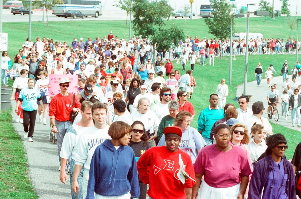 AIDS walk begins at Columbia Yacht Club - Amanda Alcock for Chicago Sun-Times