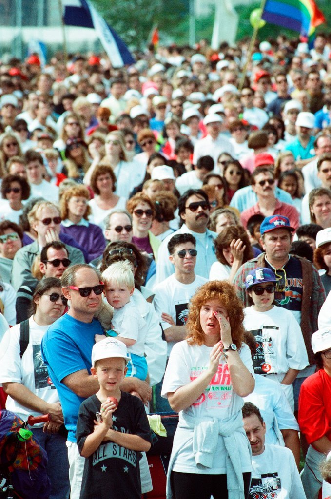 AIDS walk begins at Columbia Yacht Club - Amanda Alcock for Chicago Sun-Times