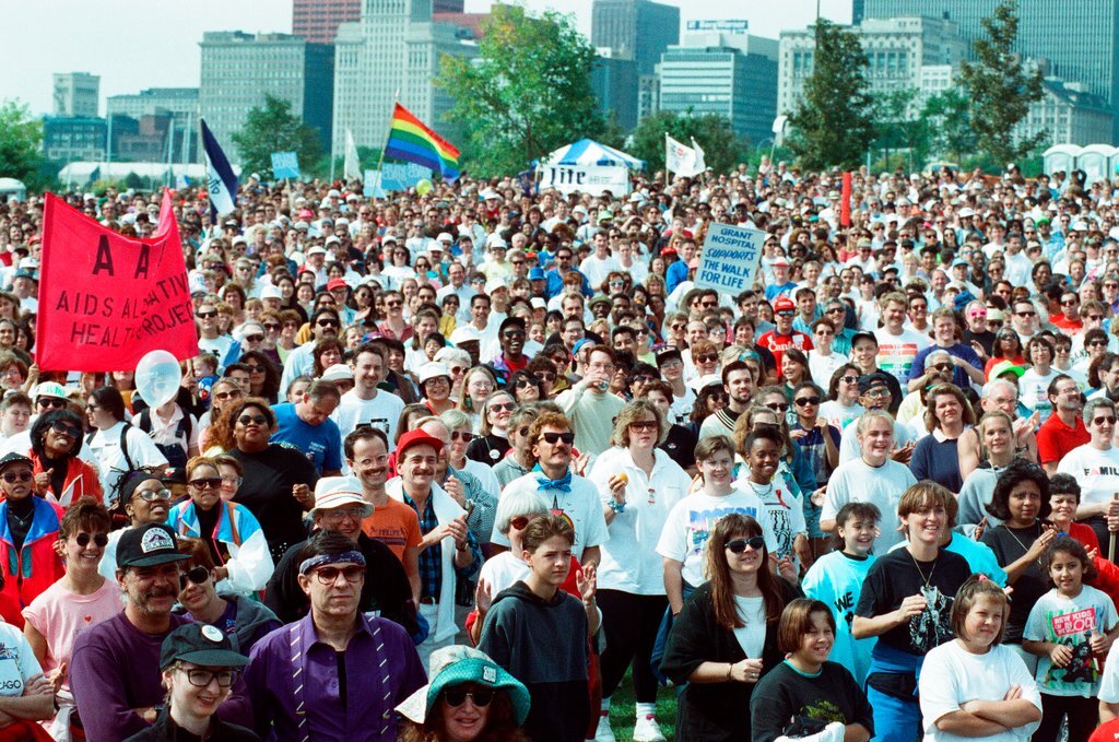 AIDS walk begins at Columbia Yacht Club - Amanda Alcock for Chicago Sun-Times