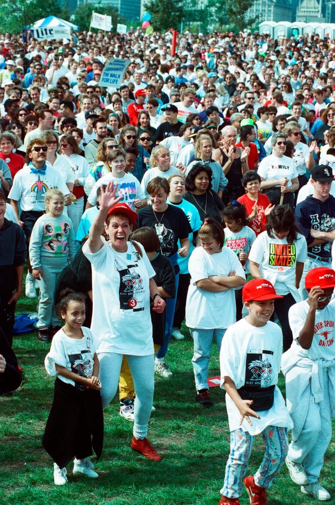 AIDS walk begins at Columbia Yacht Club - Amanda Alcock for Chicago Sun-Times