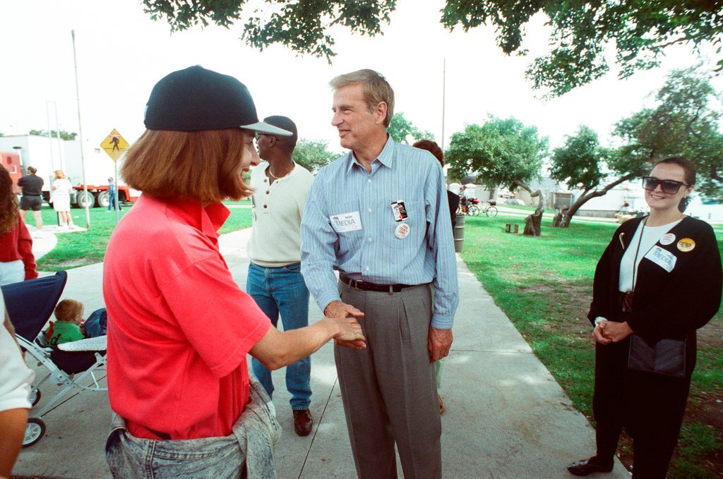 AIDS walk begins at Columbia Yacht Club - Amanda Alcock for Chicago Sun-Times