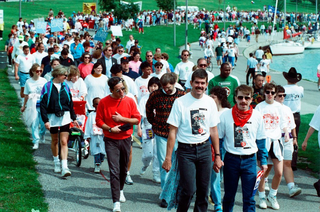 AIDS walk begins at Columbia Yacht Club - Amanda Alcock for Chicago Sun-Times