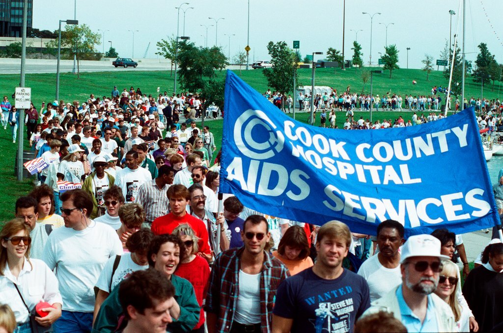 AIDS walk begins at Columbia Yacht Club - Amanda Alcock for Chicago Sun-Times