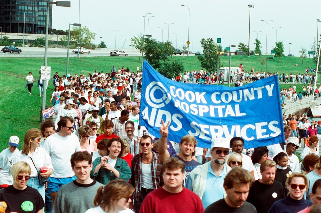 AIDS walk begins at Columbia Yacht Club - Amanda Alcock for Chicago Sun-Times