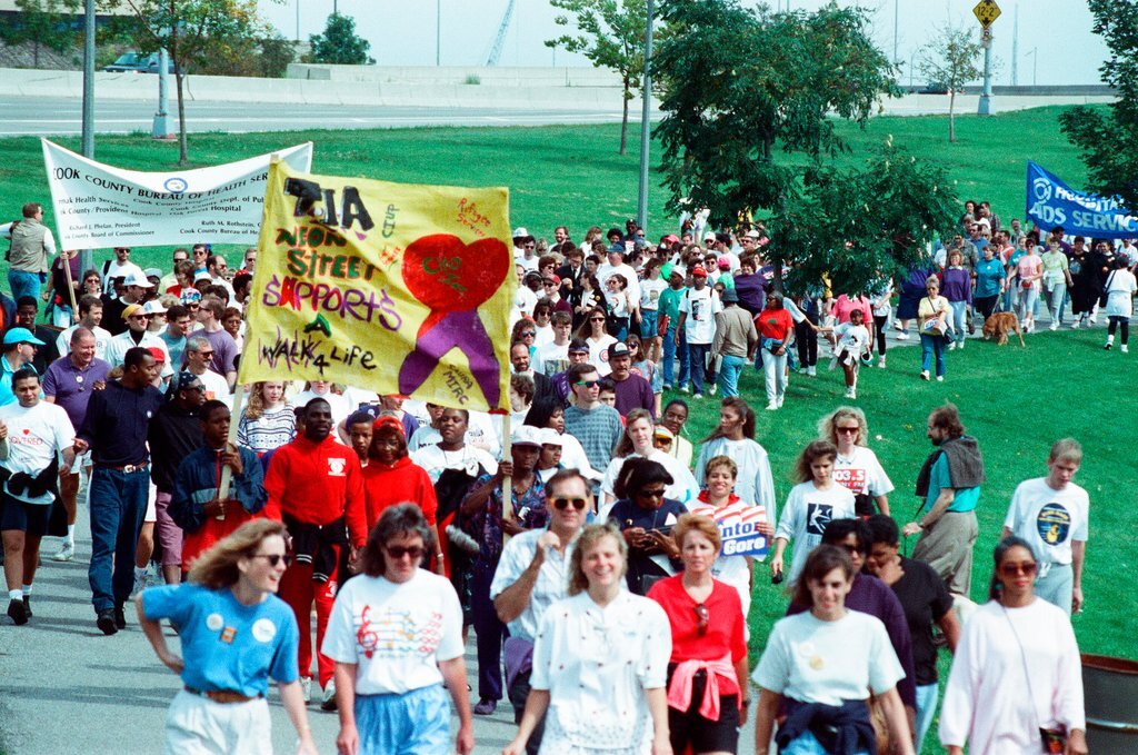 AIDS walk begins at Columbia Yacht Club - Amanda Alcock for Chicago Sun-Times
