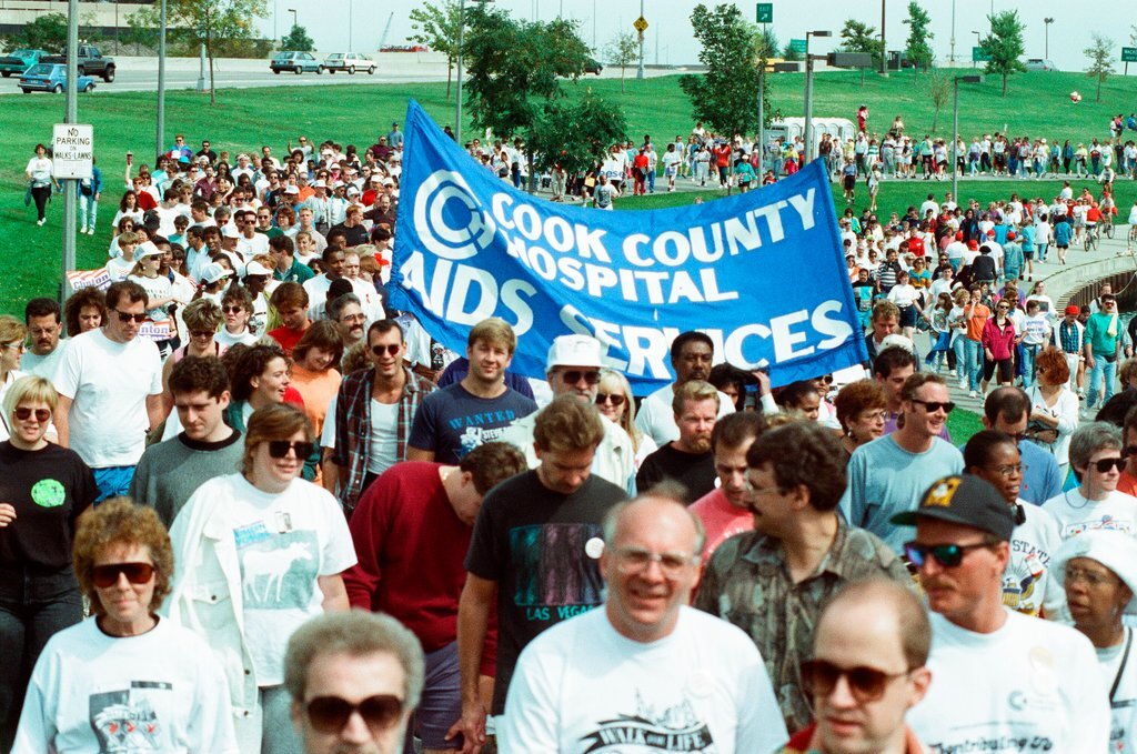 AIDS walk begins at Columbia Yacht Club - Amanda Alcock for Chicago Sun-Times