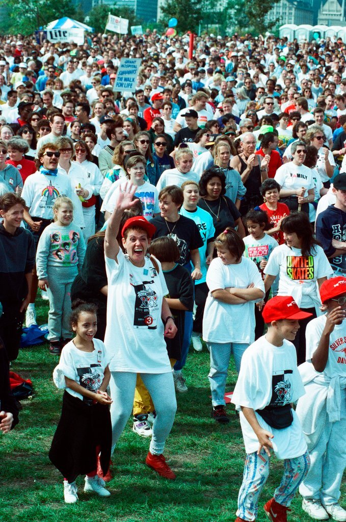 AIDS walk begins at Columbia Yacht Club - Amanda Alcock for Chicago Sun-Times