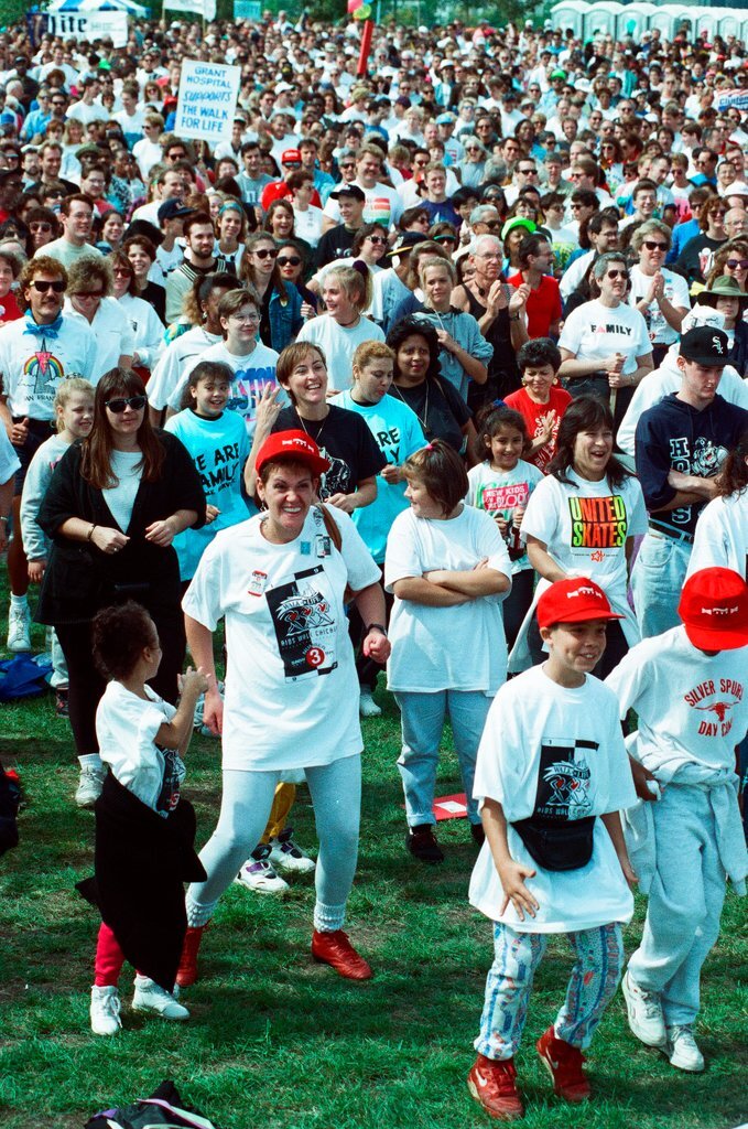 AIDS walk begins at Columbia Yacht Club - Amanda Alcock for Chicago Sun-Times
