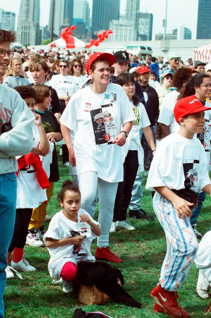 AIDS walk begins at Columbia Yacht Club - Amanda Alcock for Chicago Sun-Times