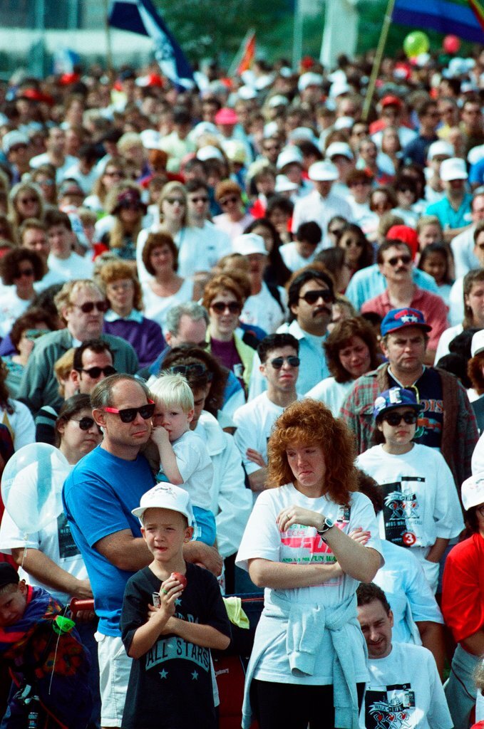 AIDS walk begins at Columbia Yacht Club - Amanda Alcock for Chicago Sun-Times